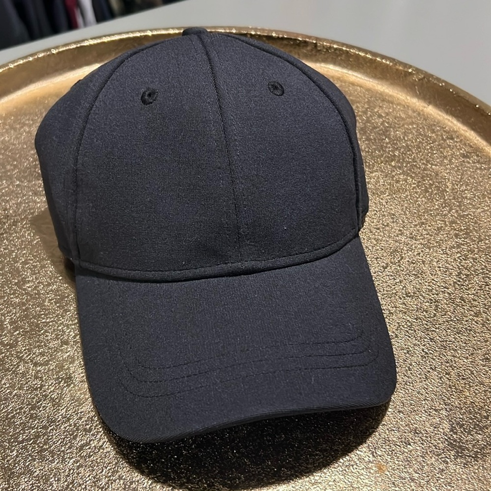 Lululemon baller hat with metal logo